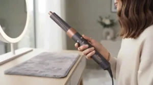 Ergonomic design and lightweight build of the styling wand being held during a blow-drying routine.