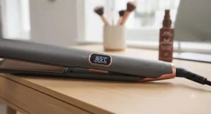 Close-up of the charcoal grey straightener handle showing a digital LED screen clearly displaying '165°C' and the text 'FINE HAIR SETTING'.